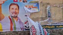 ஆட்சியில் பங்கு கேட்டு காங்கிரசார் ஒட்டிய போஸ்டர்கள் கிழிப்பு