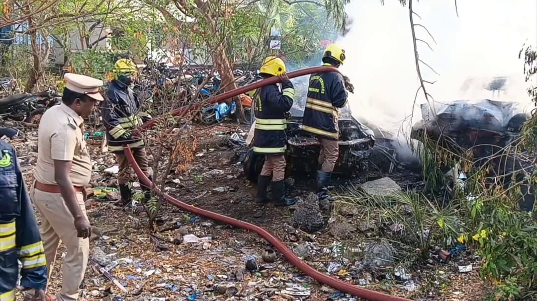 மாமல்லபுரம் காவலர் குடியிருப்பு வளாகத்தில் தீ விபத்து - போலீசார் விசாரணை.