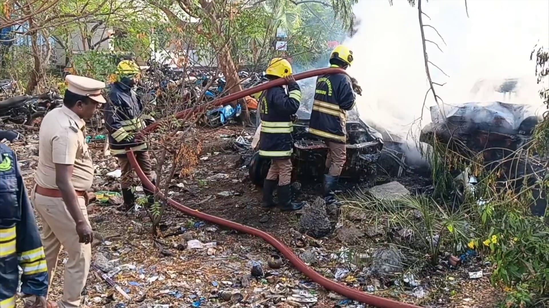 மாமல்லபுரம் காவலர் குடியிருப்பு வளாகத்தில் தீ விபத்து - போலீசார் விசாரணை.