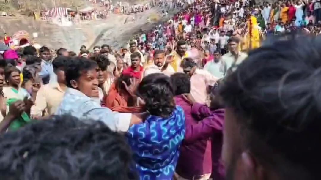 சுவாமி ஊர்வலத்தில் இரு தரப்பினர் இடையே மோதல்