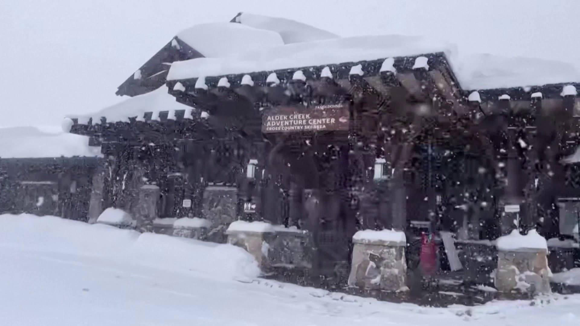 அமெரிக்காவில் பனிச்சரிவில் சிக்கி 9 பேர் உயிரிழப்பு.