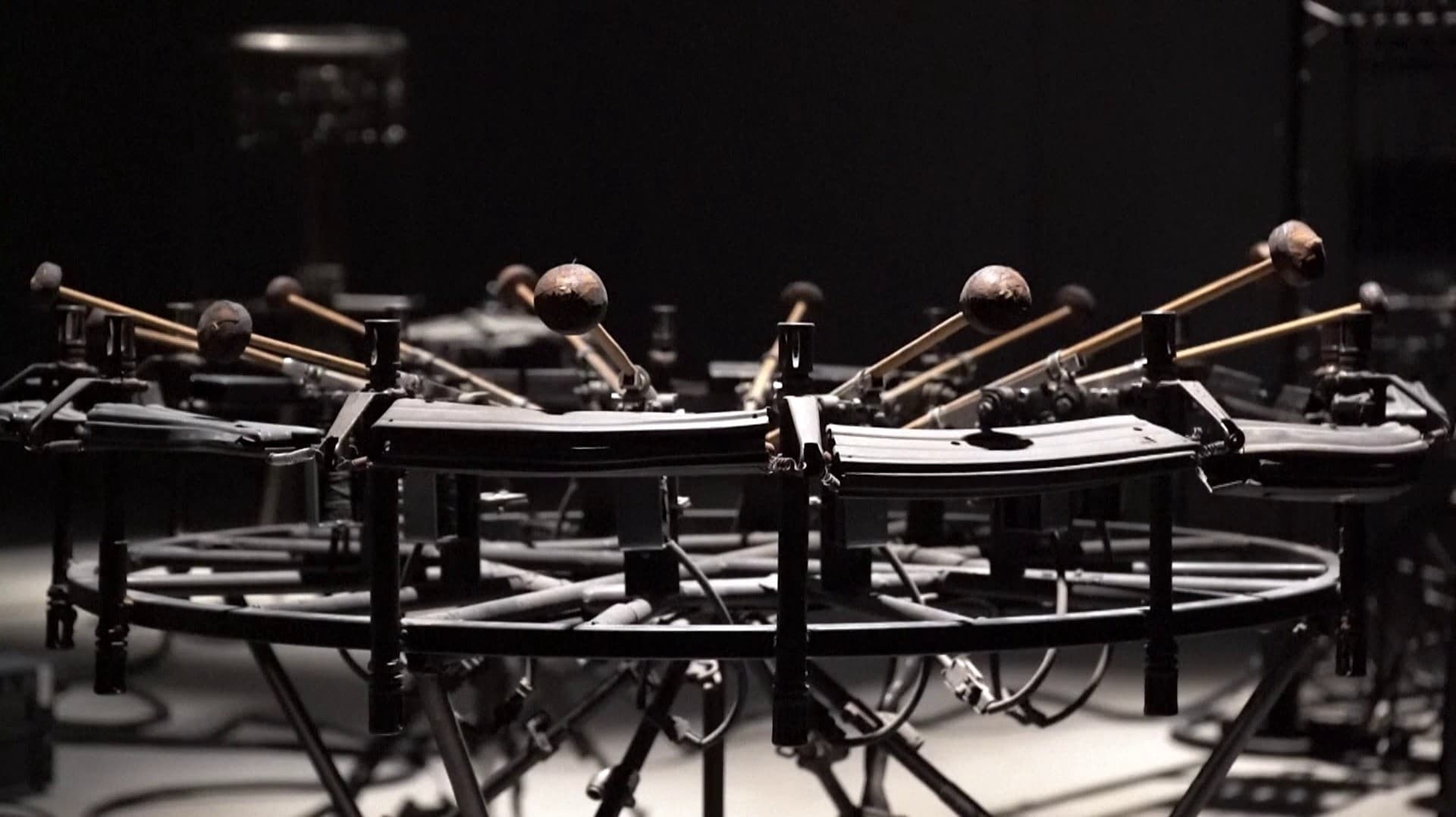 இசைக்கருவிகளாக மறுஉருவாக்கம் செய்யப்பட்ட ஆயுதங்கள்