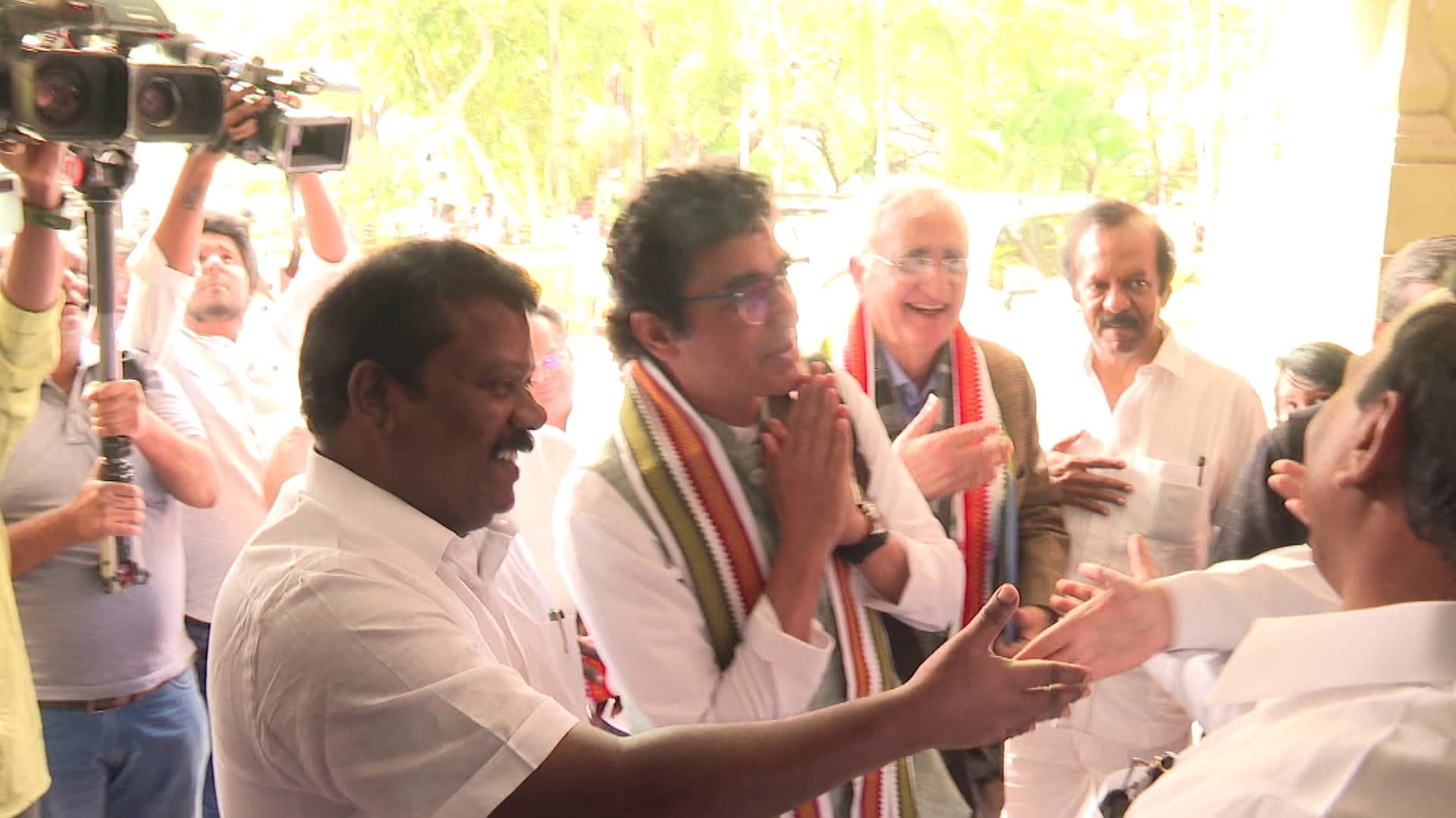 கூட்டணியில் காங்கிரசுக்கு 28 தொகுதிகள் ஒதுக்க தி.மு.க. முன்வந்துள்ளதாக தகவல்