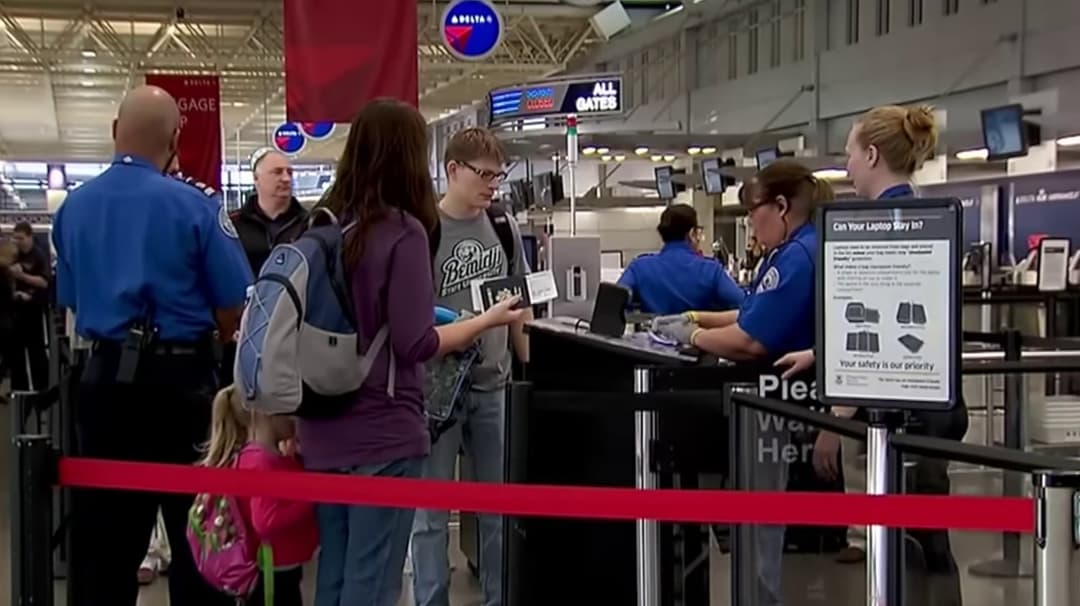 விமான நிலையங்களில் உள்நாட்டு பாதுகாப்புத் துறை சோதனை ரத்து