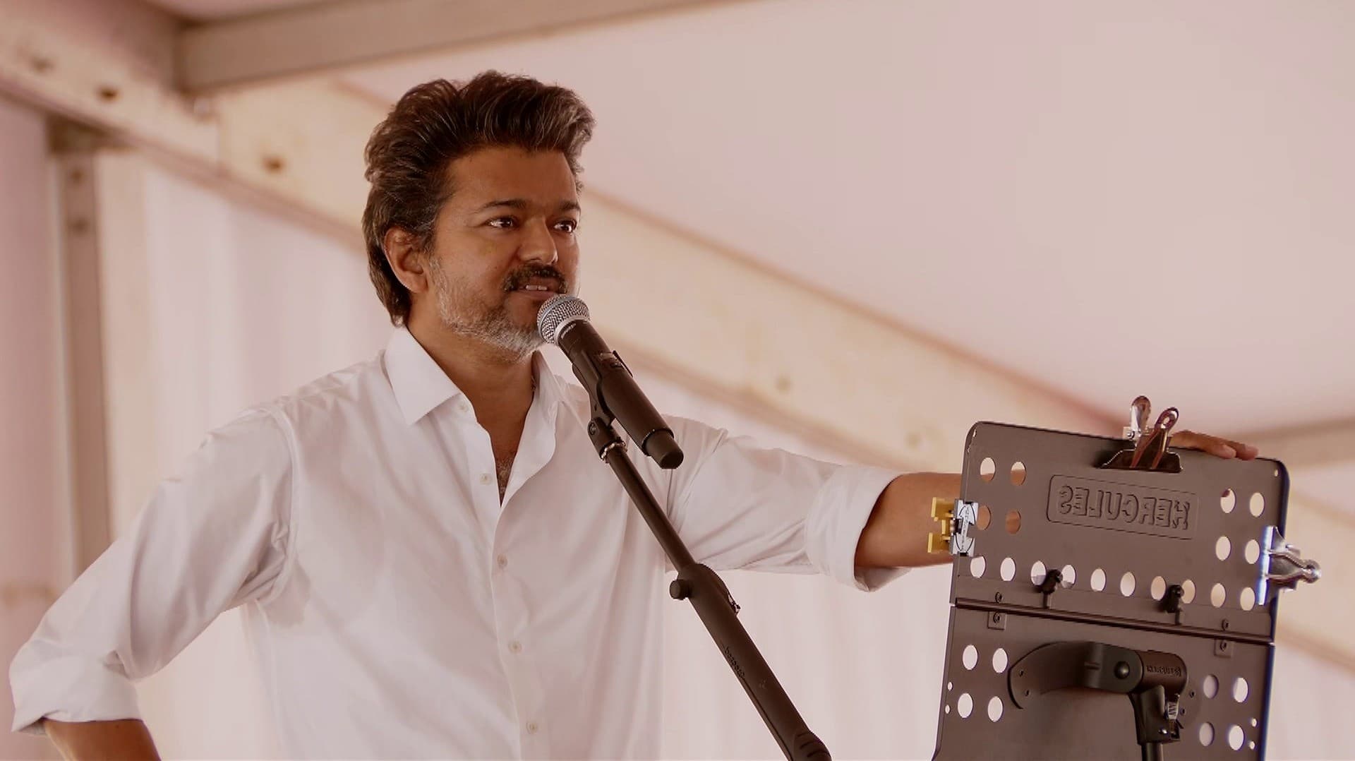 விஜய்க்கும் - ஸ்டாலினுக்கும் இடையே நடைபெறும் போர் தான் தேர்தல் - விஜய் சூளுரை.