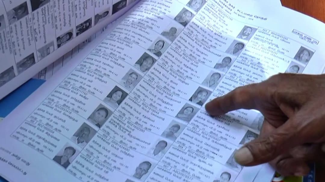 தமிழ்நாட்டின் மொத்த வாக்காளர்கள் 5,67,07,380 பேர்.! ஆண்களைவிட பெண் வாக்காளர்களே அதிகம்.! வெளியானது இறுதி வாக்காளர் பட்டியல்