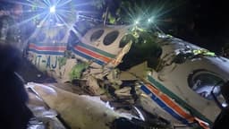 ஏர்-ஆம்புலன்ஸ் விமானம் கீழே விழுந்து விபத்து - 7 பேர் உயிரிழப்பு