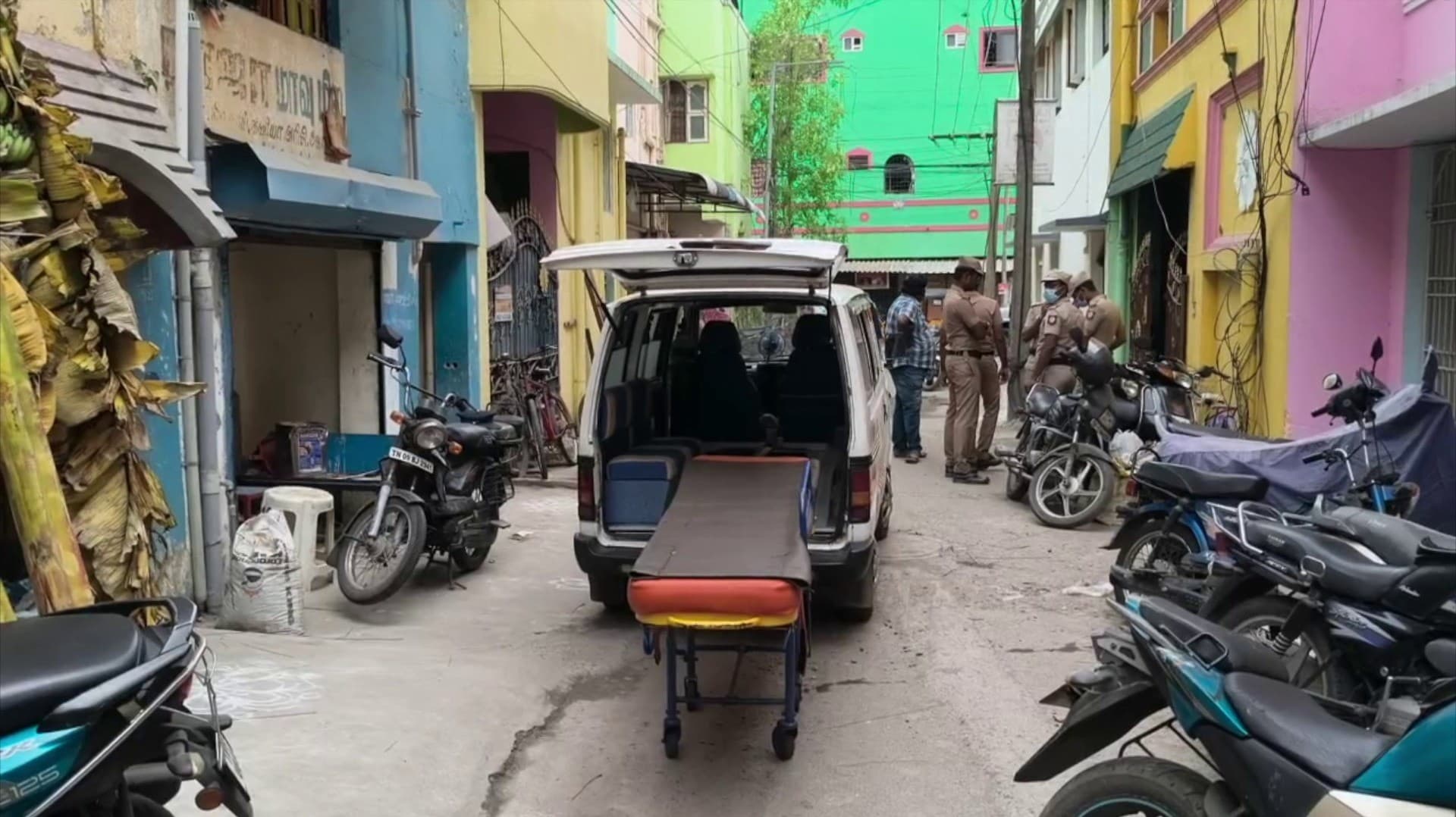 வீட்டின் மொட்டை மாடியில் தூங்கிய பெண் கொலை