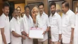 அதிமுகவின் ஒருங்கிணைப்பாளராகவும், பொருளாளராகவும் இருந்த ஓபிஎஸ் திமுகவில் இணைந்தார்