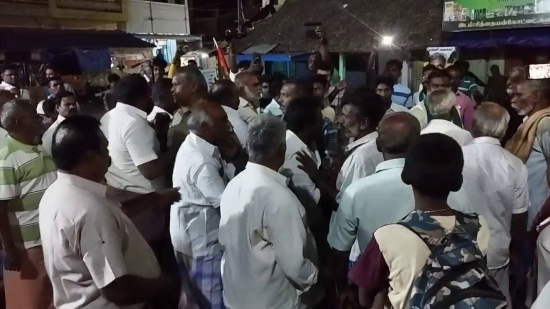 ஆர்ப்பாட்டம் நடத்திய நா.த.கவினரை முற்றுகையிட்ட தி.மு.கவினர்