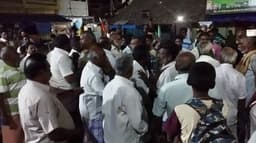 ஆர்ப்பாட்டம் நடத்திய நா.த.கவினரை முற்றுகையிட்ட தி.மு.கவினர்