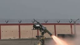 தரையில் இருந்து வான் இலக்கை தாக்க உதவும் ஆயுத பரிசோதனை முழு வெற்றி என டி.ஆர்.டி.ஓ. அறிவிப்பு