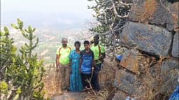 மலைப்பாறையில் சிக்கிய மாணவன் உயிருடன் மீட்பு