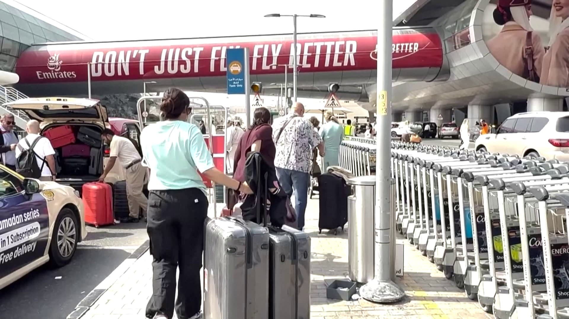 மத்திய கிழக்கு நாடுகள் மீது ஈரான் நடத்தி வரும் தாக்குதல் 

தனி விமானங்களில் துபாயை விட்டுத் தப்பிக்கும் பெரும் செல்வந்தர்கள்