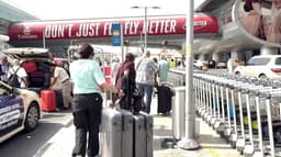 மத்திய கிழக்கு நாடுகள் மீது ஈரான் நடத்தி வரும் தாக்குதல் 

தனி விமானங்களில் துபாயை விட்டுத் தப்பிக்கும் பெரும் செல்வந்தர்கள்