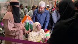 போர் பதற்றம் - விமான நிலையங்களில் சிக்கித் தவித்த இந்தியர்கள் மீட்பு