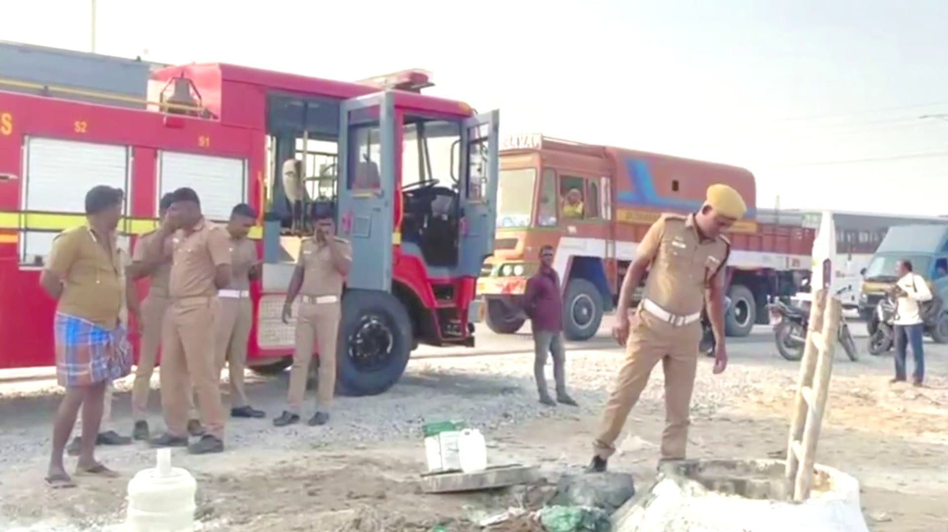 ராணிப்பேட்டை அருகே 4 தொழிலாளர்களை விஷவாயு தாக்கியது