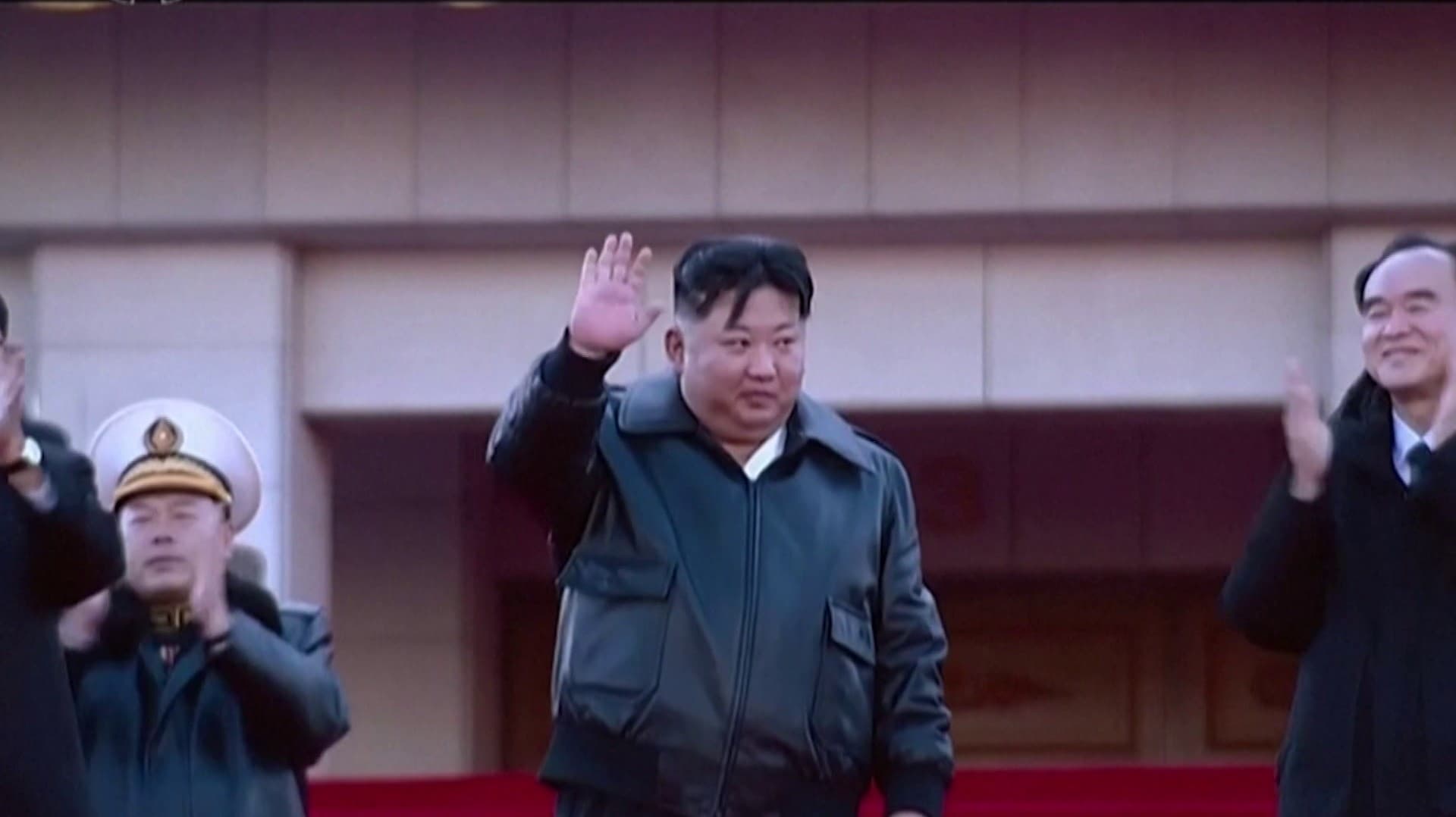 ராக்கெட் லாஞ்சர் லாரியை ஓட்டிச் சென்ற வடகொரிய அதிபர்