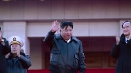 ராக்கெட் லாஞ்சர் லாரியை ஓட்டிச் சென்ற வடகொரிய அதிபர்