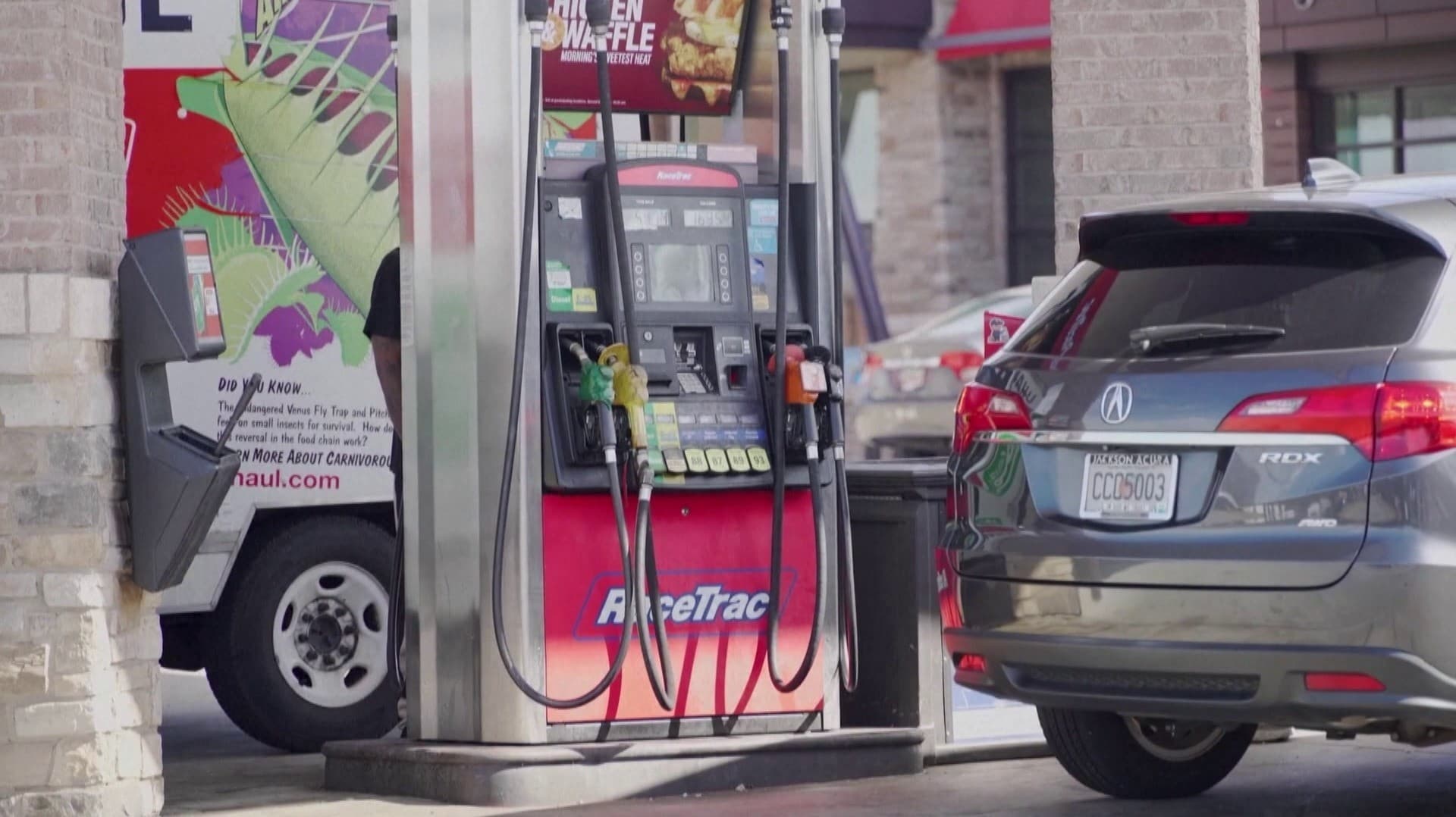 ஈரான் போரால் அமெரிக்காவில் எரிபொருள் விலை உயர்வு