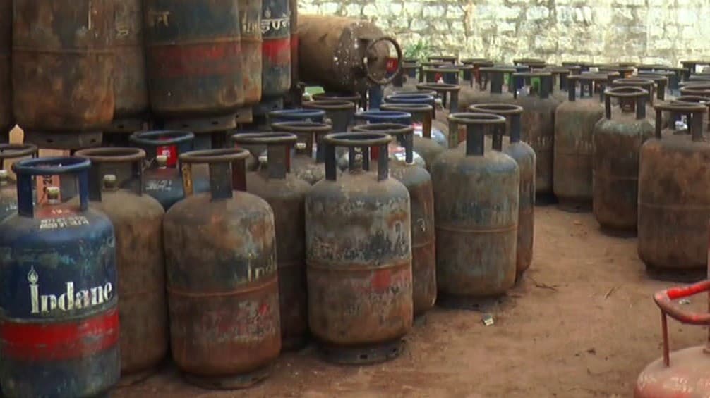 வணிக சிலிண்டர் விநியோகம் நிறுத்தம் - இந்தியன் ஆயில் நிறுவனம்