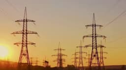 தமிழகத்தில் கேஸ் சிலிண்டர் தட்டுப்பாட்டின் எதிரொலி.. தடையின்றி மின் விநியோகம் செய்ய மின் துறை  நடவடிக்கை..!