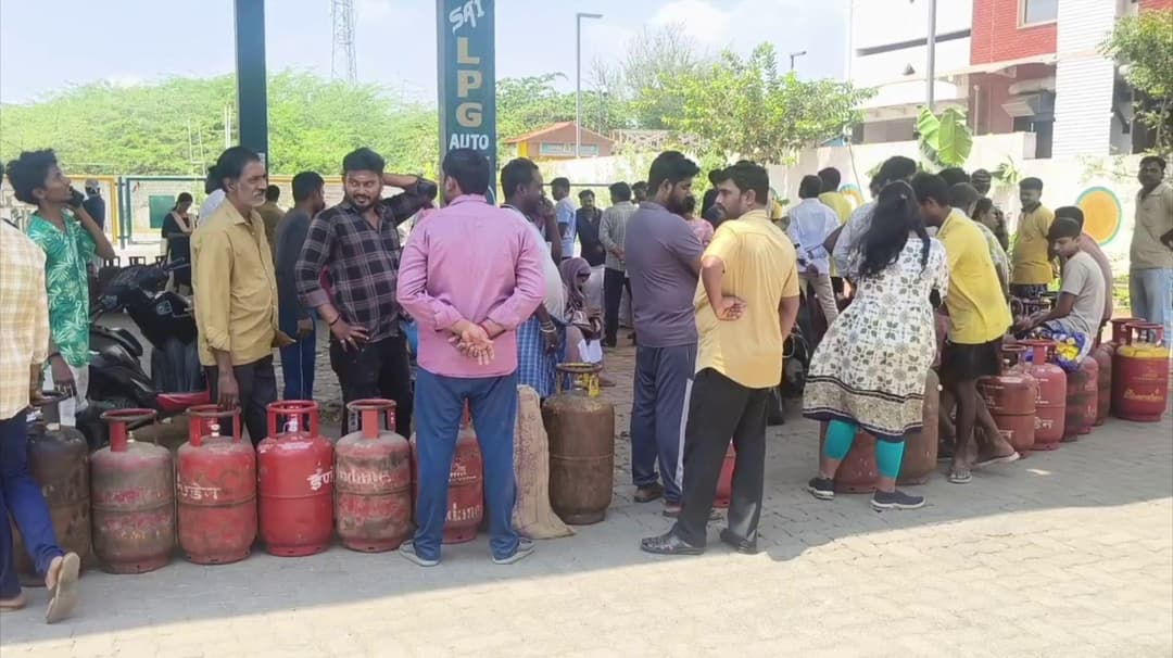 மாதவரம் - சட்டவிரோதமாக கேஸ் சிலிண்டர் நிரப்பும் பணி