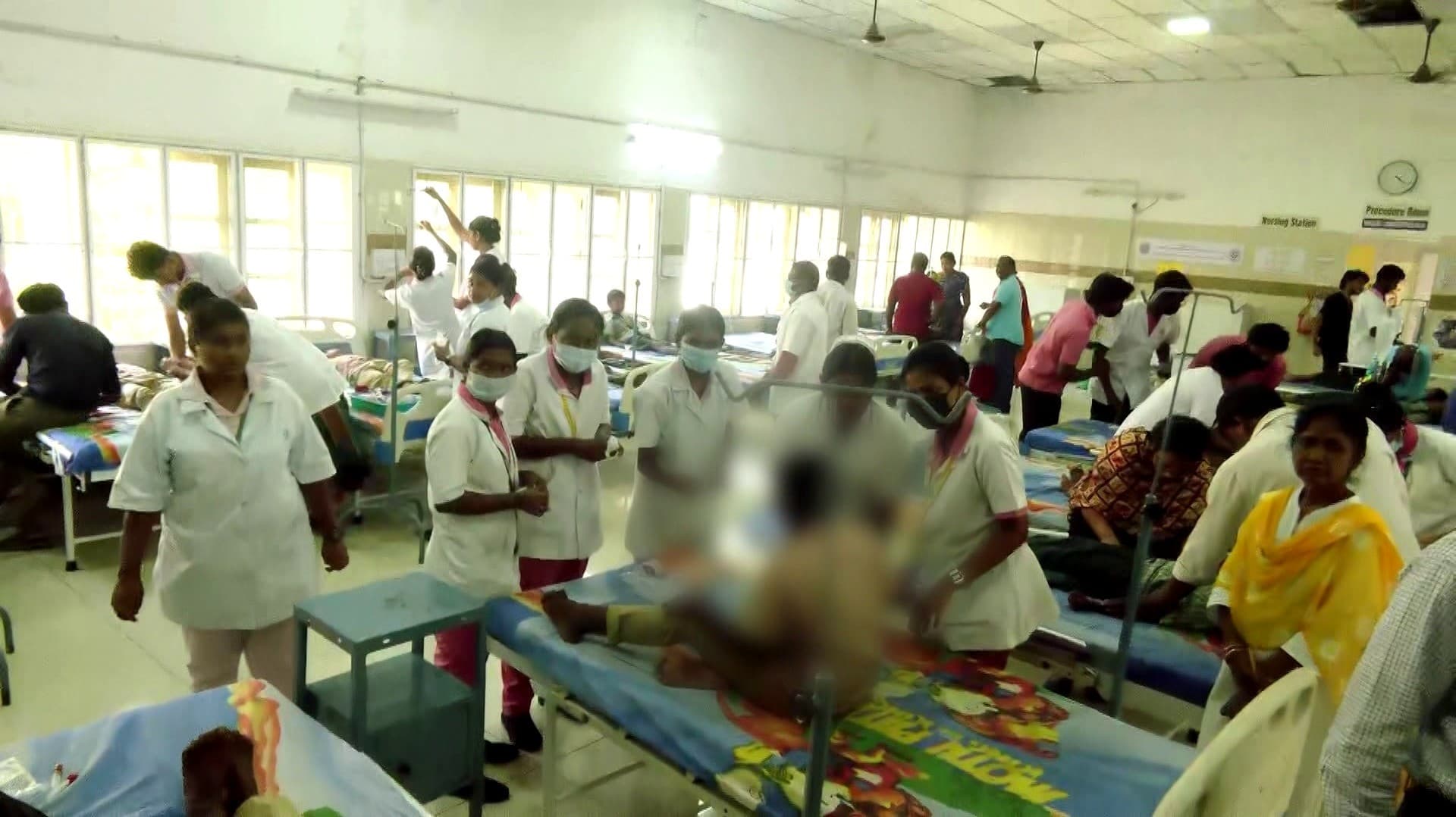 சத்துணவு சாப்பிட்ட மாணவர்கள் மயங்கிய விவகாரம் - ஊழியர்கள் சஸ்பெண்ட்