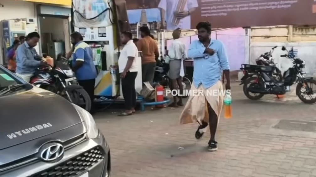 தட்டுப்பாடு என வதந்தி - பெட்ரோல் நிலையத்தில் குவிந்த வாகன ஓட்டிகள்