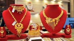 தங்கம் விலை ரூ.560 குறைந்தது