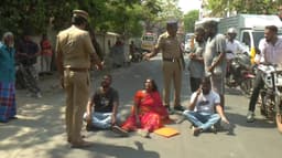 கருத்தரிப்பு மையத்தில் தவறான சிகிச்சையில் பெண் உயிரிழப்பு.. உறவினர்கள் சாலை மறியல்..!