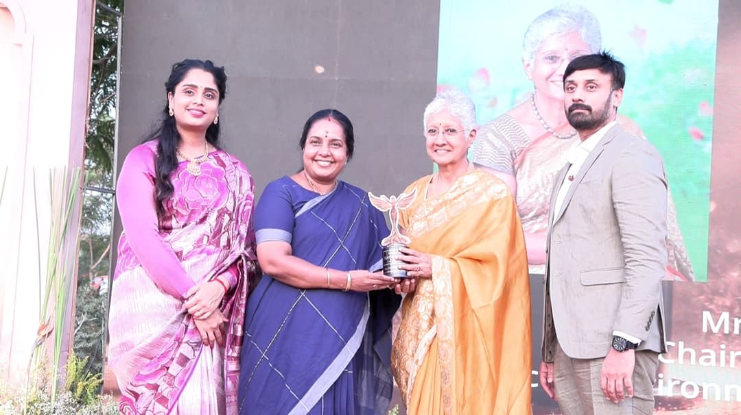 சமூகத்தின் முன்னேற்றத்திற்காக பல துறைகளில் சிறந்து விளங்கும் பெண்கள்