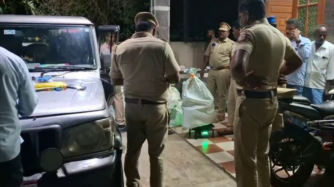 வீட்டில் பதுக்கப்பட்டிருந்த ரூ.1 கோடி மதிப்பு கஞ்சா பறிமுதல்