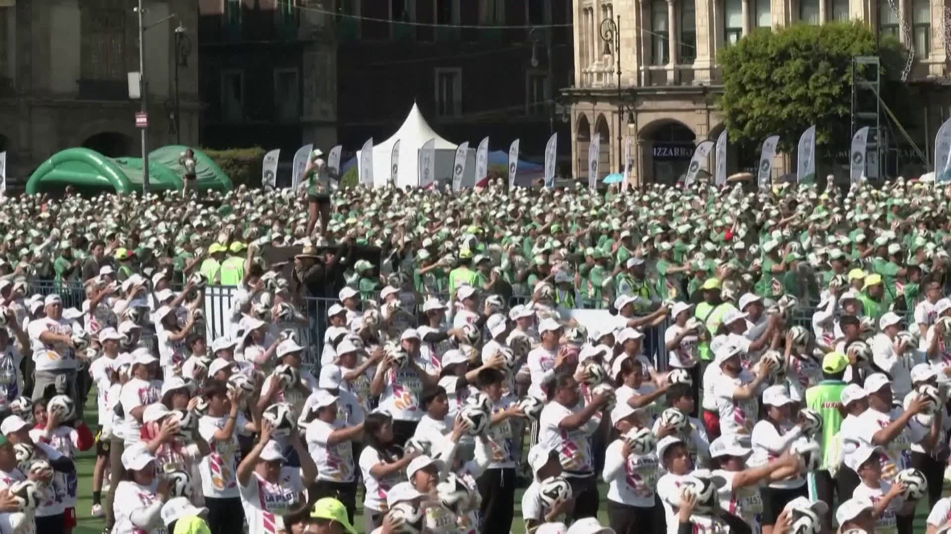 ஒரே நேரத்தில் அதிகமானோர் கால்பந்து பயிற்சி பெற்று கின்னஸ் சாதனை