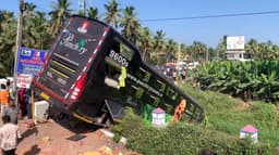 பைக் மீது ஆம்னி பேருந்து மோதி 2 பேர் பலி