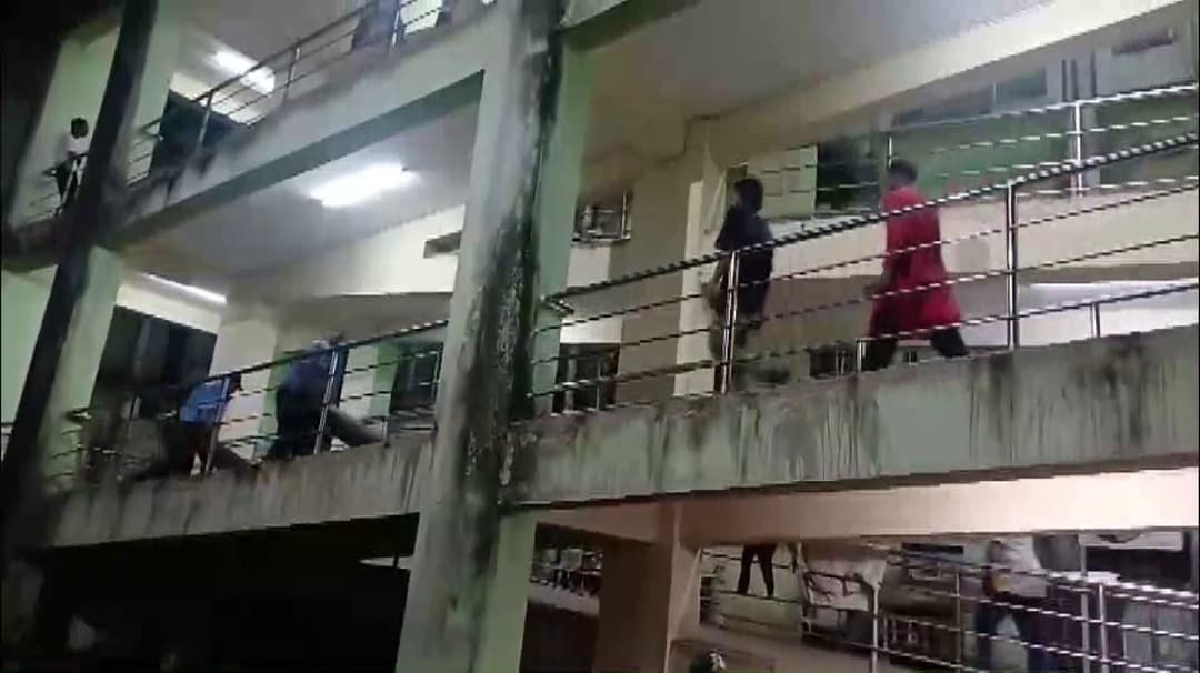 ஒடிசாவில் மருத்துவக் கல்லூரி மருத்துவமனையில் தீ விபத்து - 10 பேர் உயிரிழப்பு