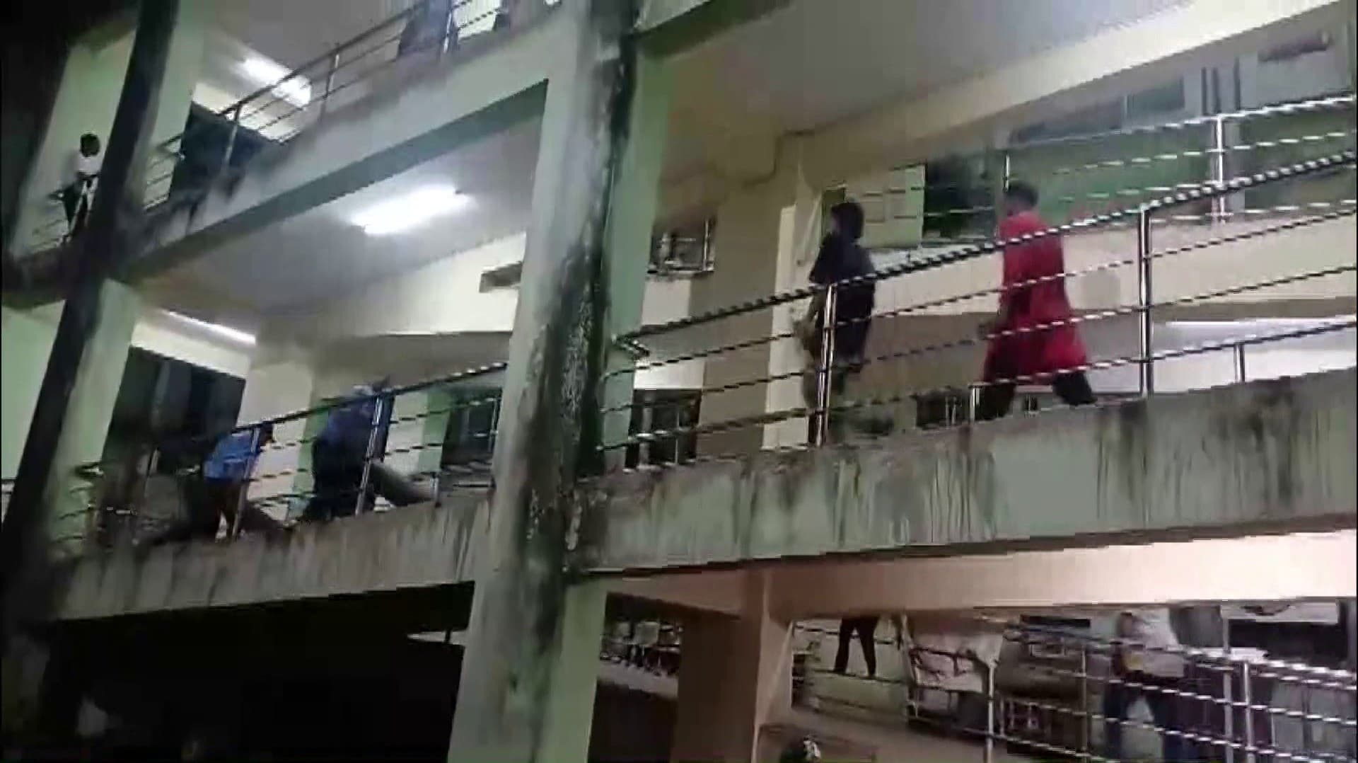 ஒடிசாவில் மருத்துவக் கல்லூரி மருத்துவமனையில் தீ விபத்து - 10 பேர் உயிரிழப்பு