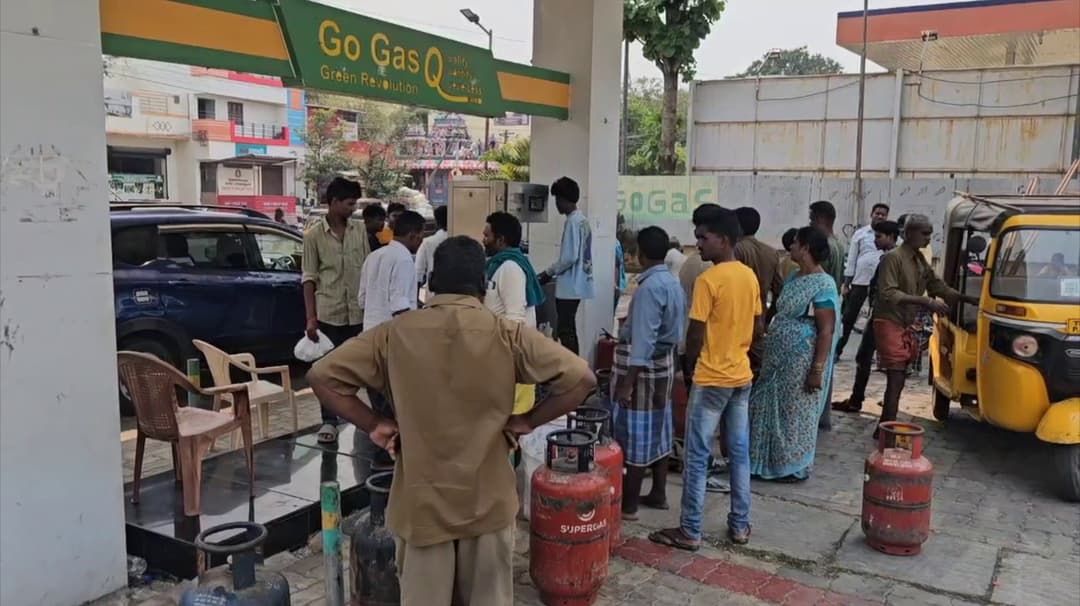 கியாஸ் சிலிண்டர் தட்டுப்பாடு - ஆட்டோகியாஸை நிரப்பும் நிறுவனம்